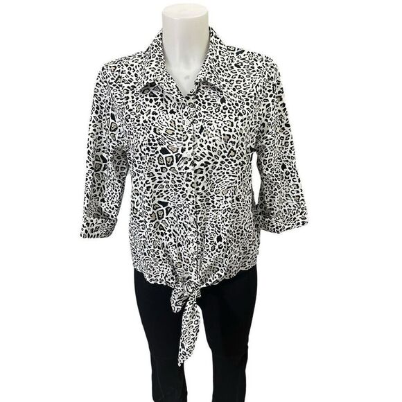 Chico’s Animal Print Button Down Tie front 3/4 Sleeve Top Wrinkle Resistant Sz S - Picture 1 of 9